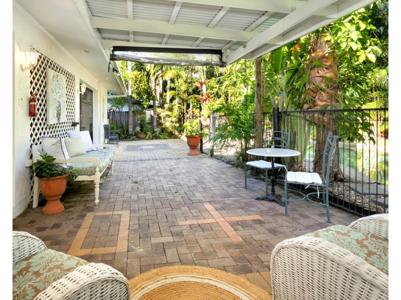 3 Oliva Street, Palm Cove QLD 4879