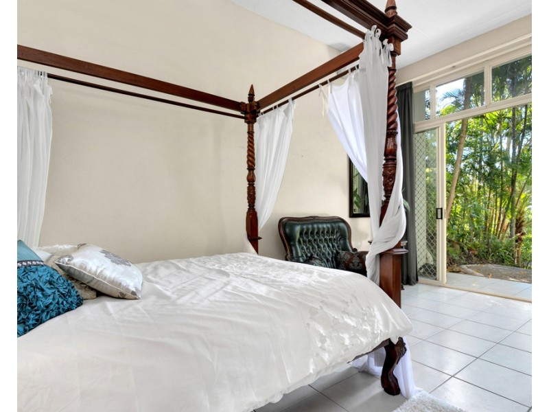 3 Oliva Street, Palm Cove QLD 4879