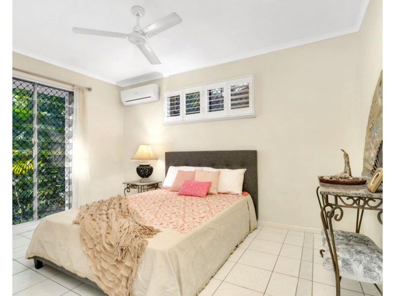 3 Oliva Street, Palm Cove QLD 4879