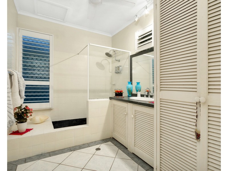 3 Oliva Street, Palm Cove QLD 4879