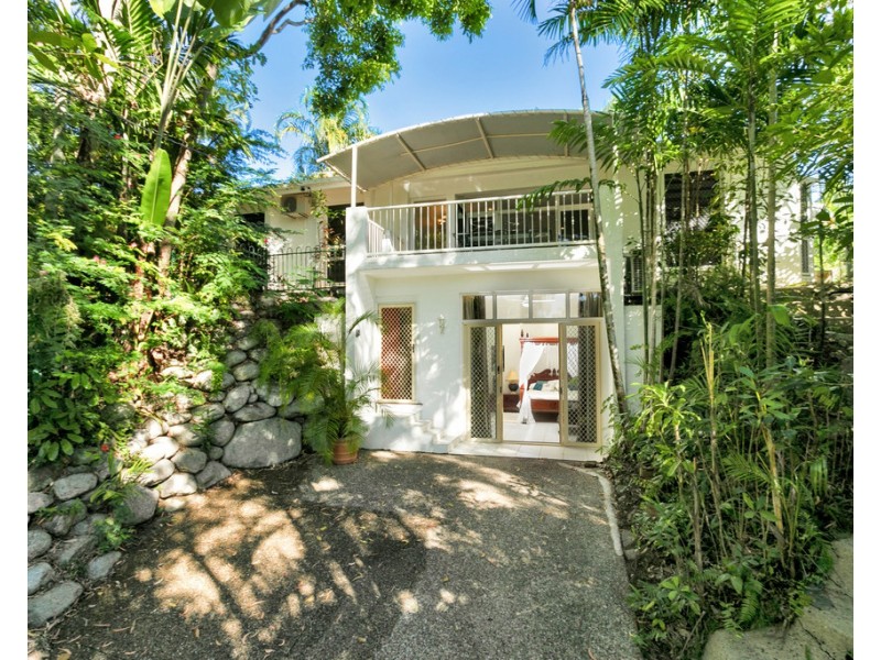 3 Oliva Street, Palm Cove QLD 4879