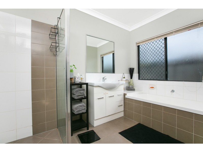 127 Roberts Drive, Trinity Beach QLD 4879