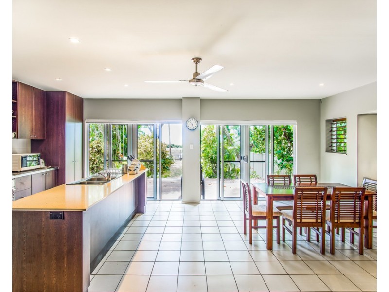 35 Arlington Esplanade, Clifton Beach QLD 4879