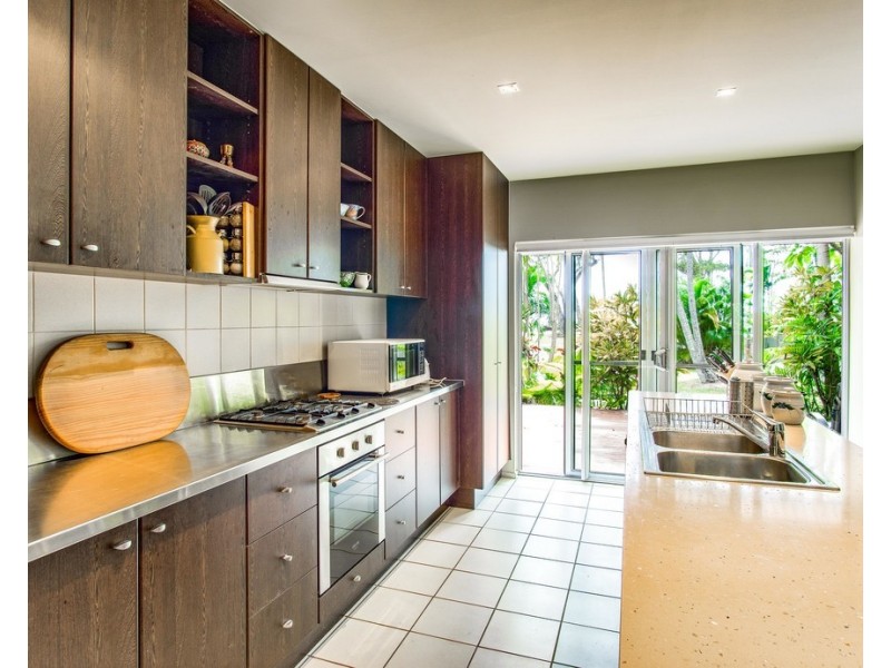 35 Arlington Esplanade, Clifton Beach QLD 4879