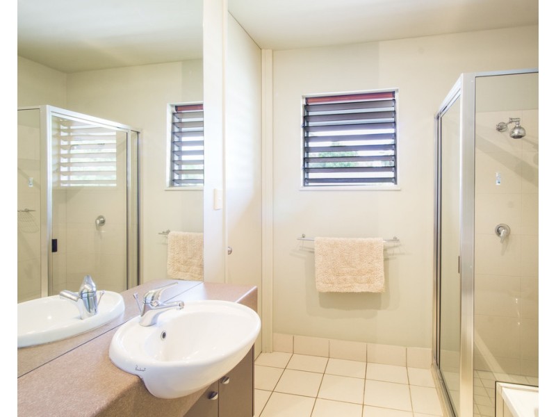 35 Arlington Esplanade, Clifton Beach QLD 4879