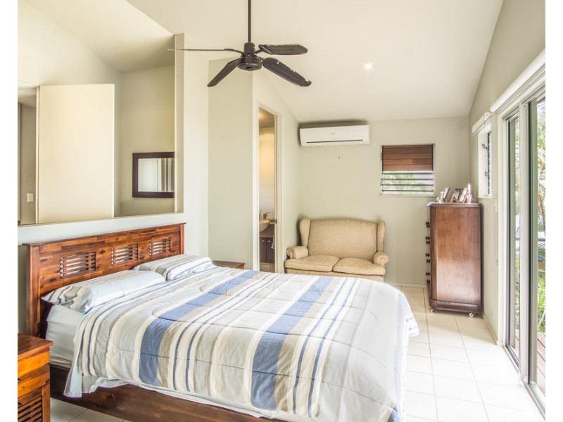 35 Arlington Esplanade, Clifton Beach QLD 4879