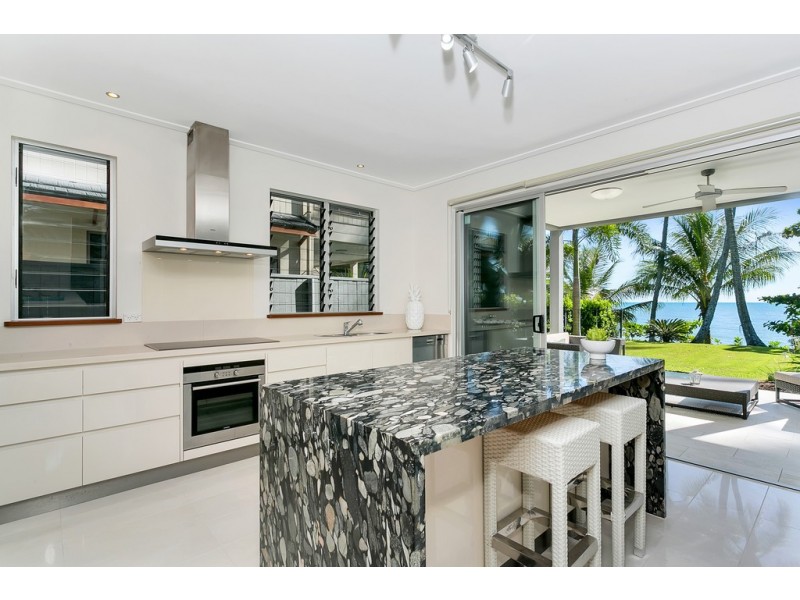 2 Peacock Street, Trinity Beach QLD 4879