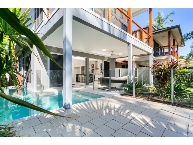 2 Peacock Street, Trinity Beach QLD 4879
