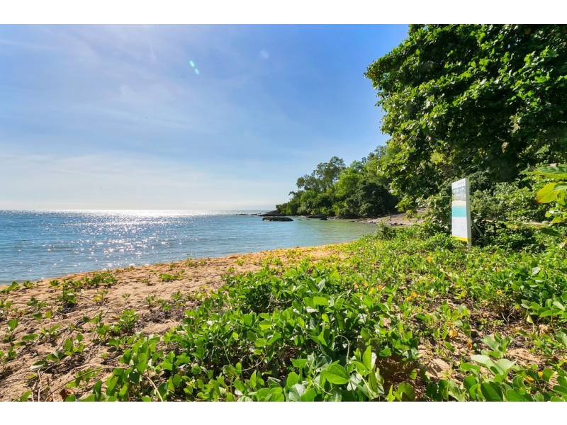 2 Peacock Street, Trinity Beach QLD 4879