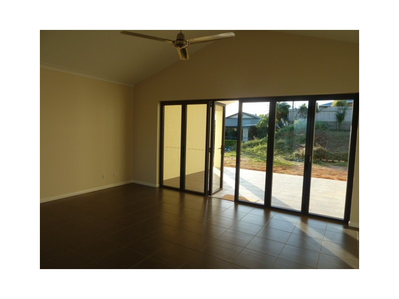 33 Catamaran Circuit, Trinity Beach QLD 4879