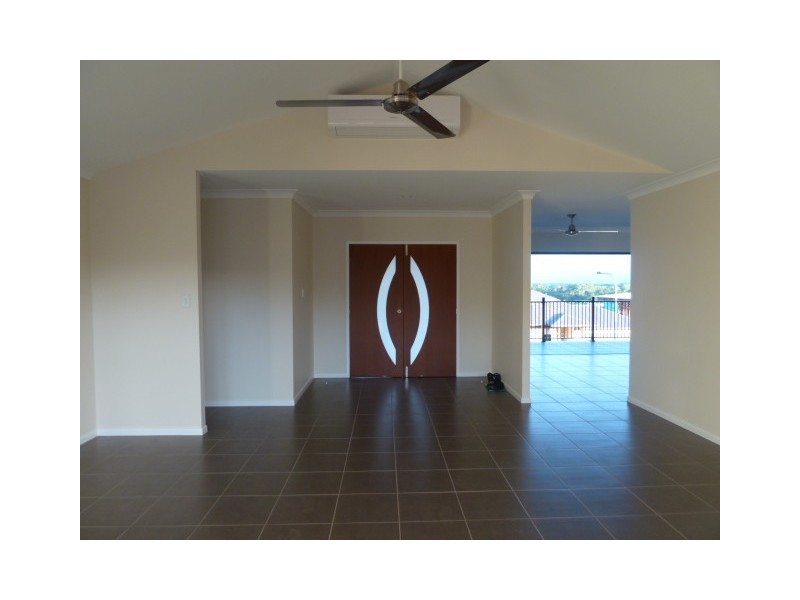 33 Catamaran Circuit, Trinity Beach QLD 4879
