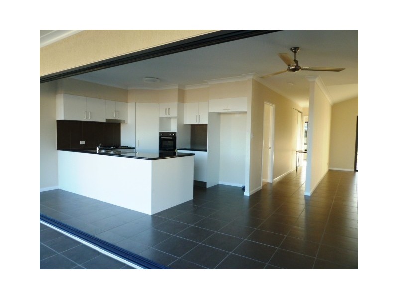 33 Catamaran Circuit, Trinity Beach QLD 4879