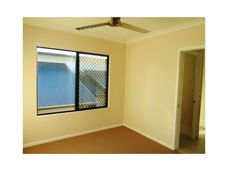 33 Catamaran Circuit, Trinity Beach QLD 4879