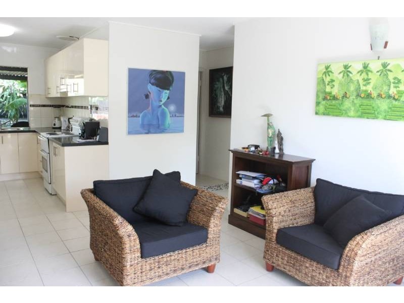 2 Granadilla Street, Holloways Beach QLD 4878