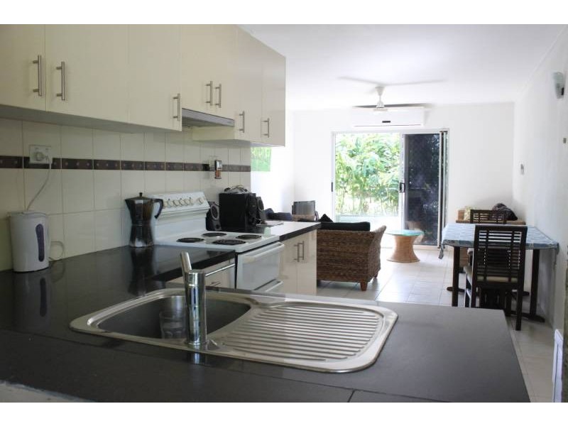 2 Granadilla Street, Holloways Beach QLD 4878