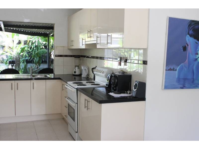 2 Granadilla Street, Holloways Beach QLD 4878