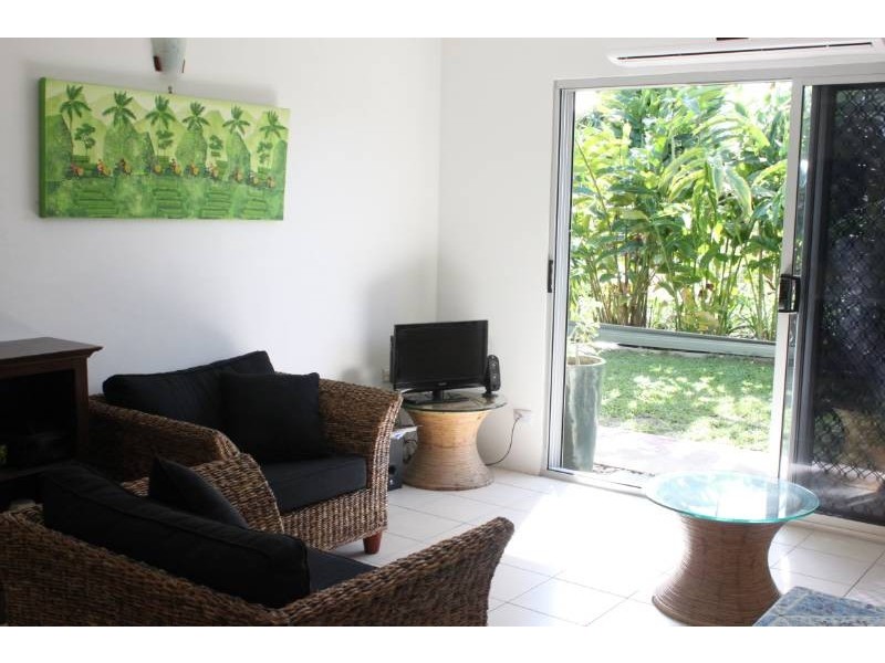 2 Granadilla Street, Holloways Beach QLD 4878