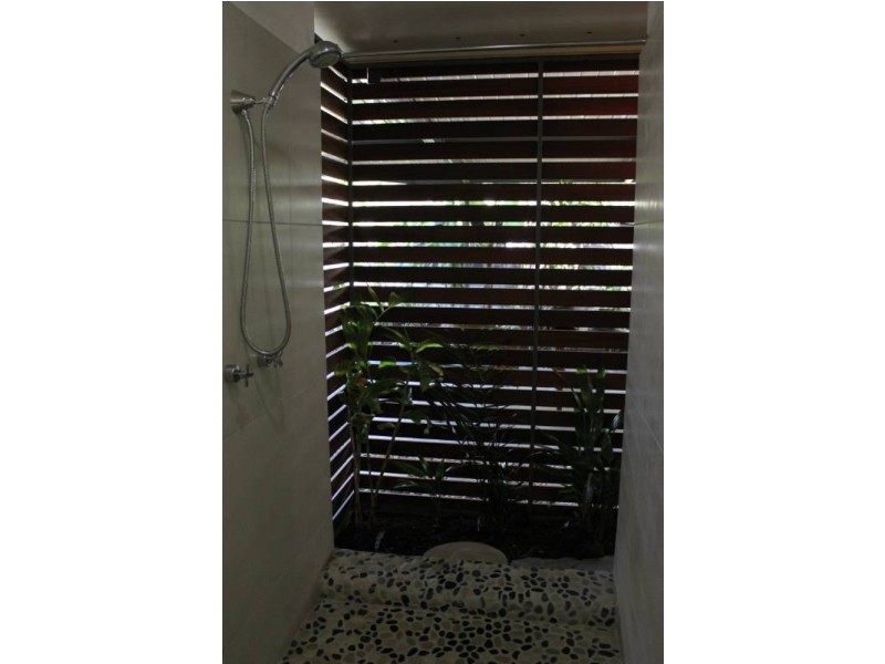 2 Granadilla Street, Holloways Beach QLD 4878