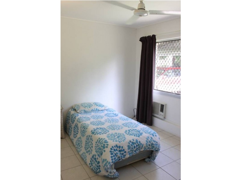 2 Granadilla Street, Holloways Beach QLD 4878