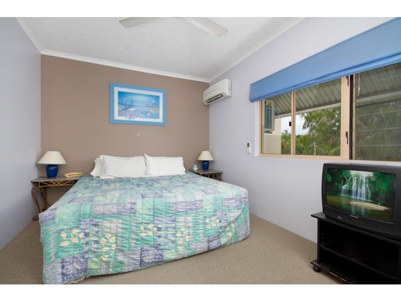 Holloways Beach QLD 4878