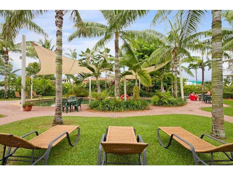 Holloways Beach QLD 4878