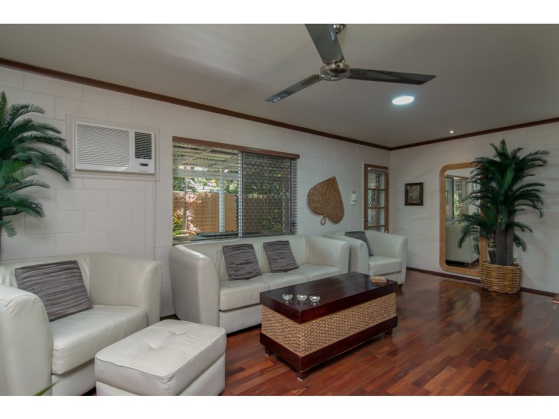 1/7 Corinda Close, Trinity Beach QLD 4879