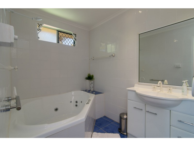 1/7 Corinda Close, Trinity Beach QLD 4879