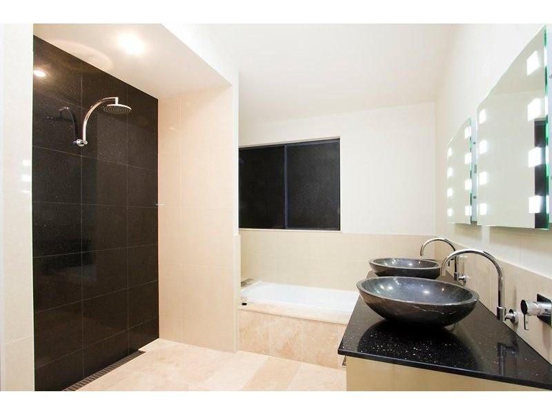 18 Savannah Street, Palm Cove QLD 4879