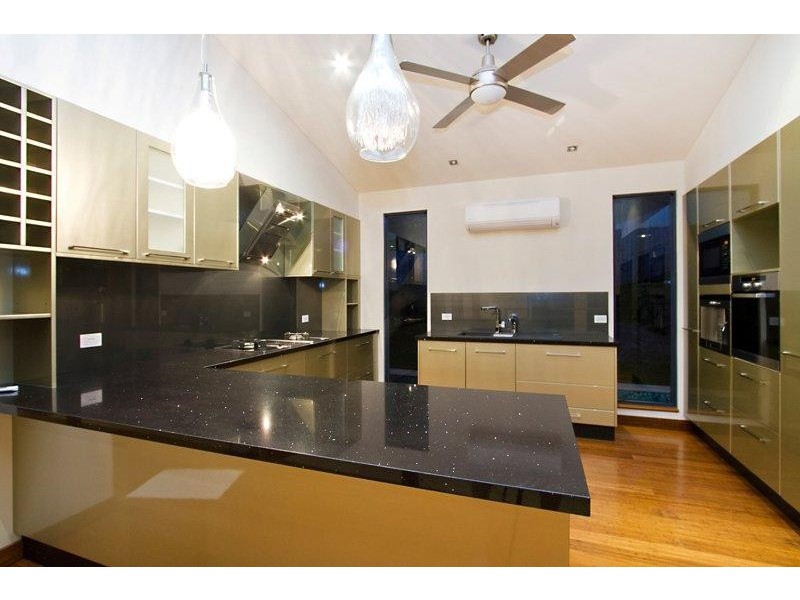 18 Savannah Street, Palm Cove QLD 4879