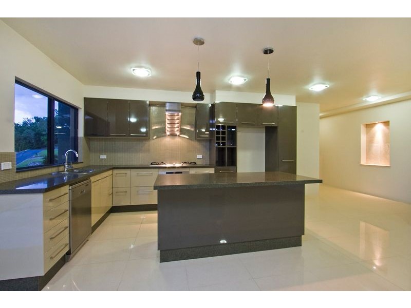 18 Savannah Street (Middle Floor), Palm Cove QLD 4879