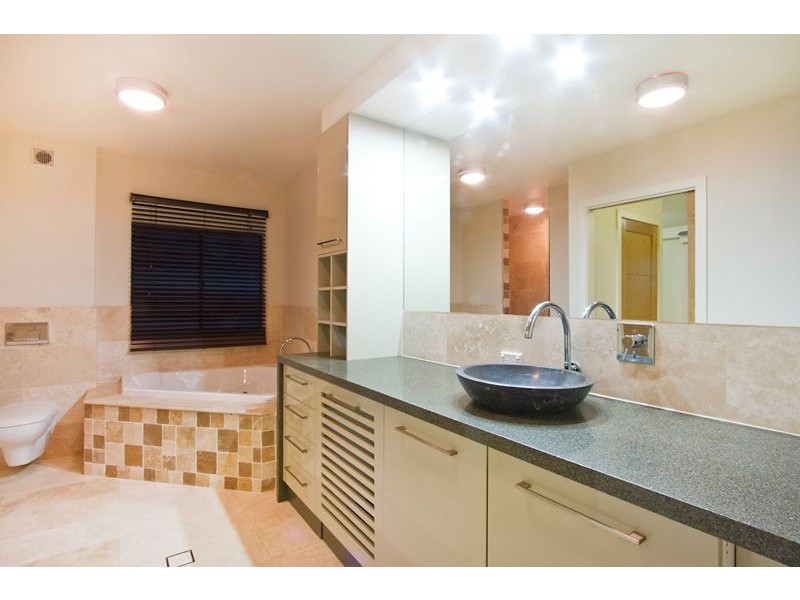 18 Savannah Street (Middle Floor), Palm Cove QLD 4879