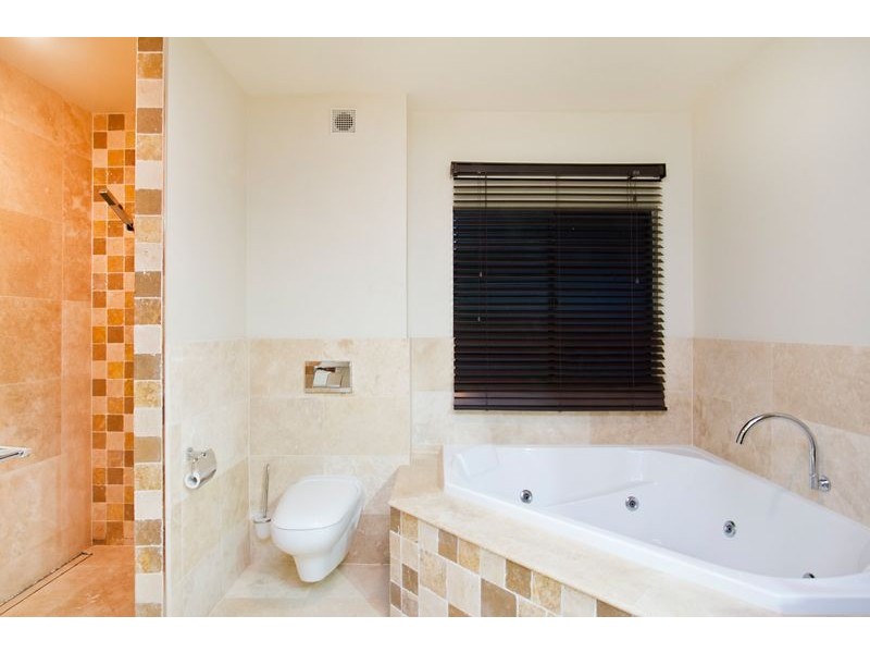 18 Savannah Street (Middle Floor), Palm Cove QLD 4879