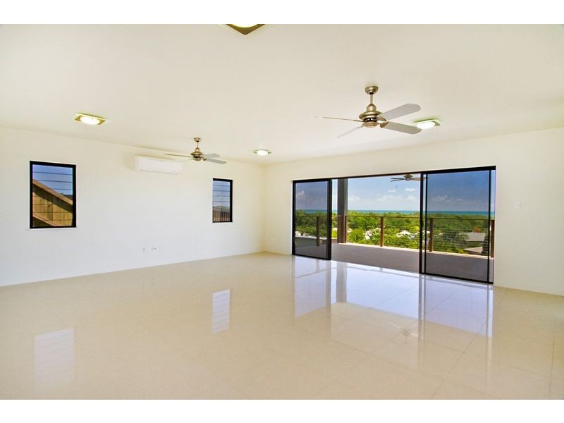 18 Savannah Street (Middle Floor), Palm Cove QLD 4879