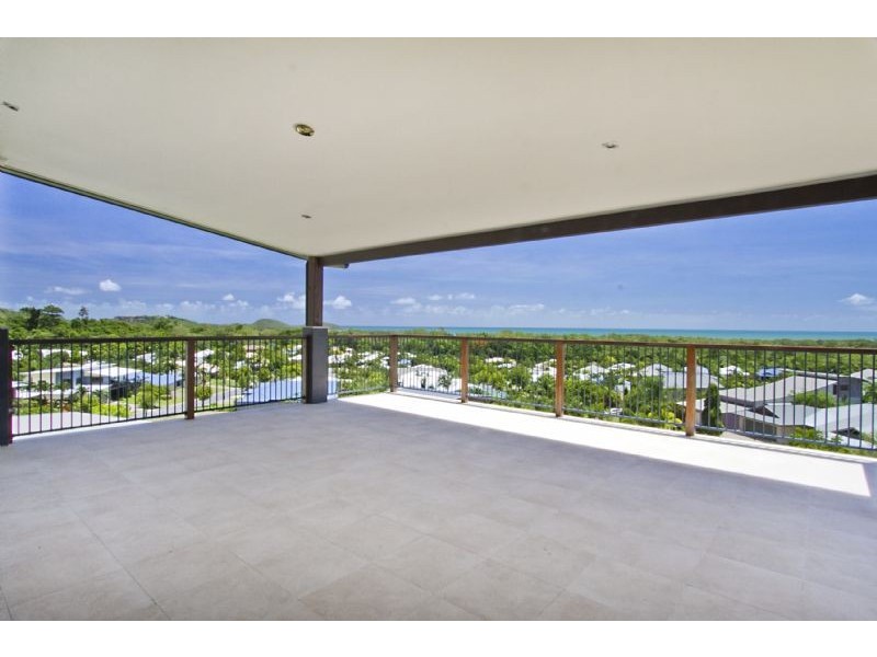18 Savannah Street (Middle Floor), Palm Cove QLD 4879