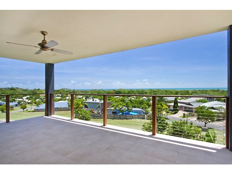 18 Savannah Street, Palm Cove QLD 4879