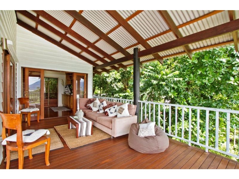 4 Justine Close, Trinity Beach QLD 4879
