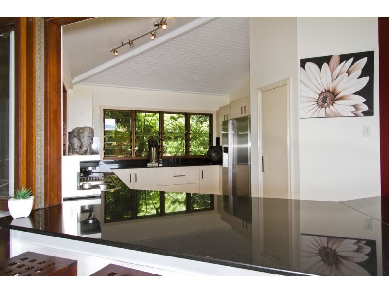 4 Justine Close, Trinity Beach QLD 4879