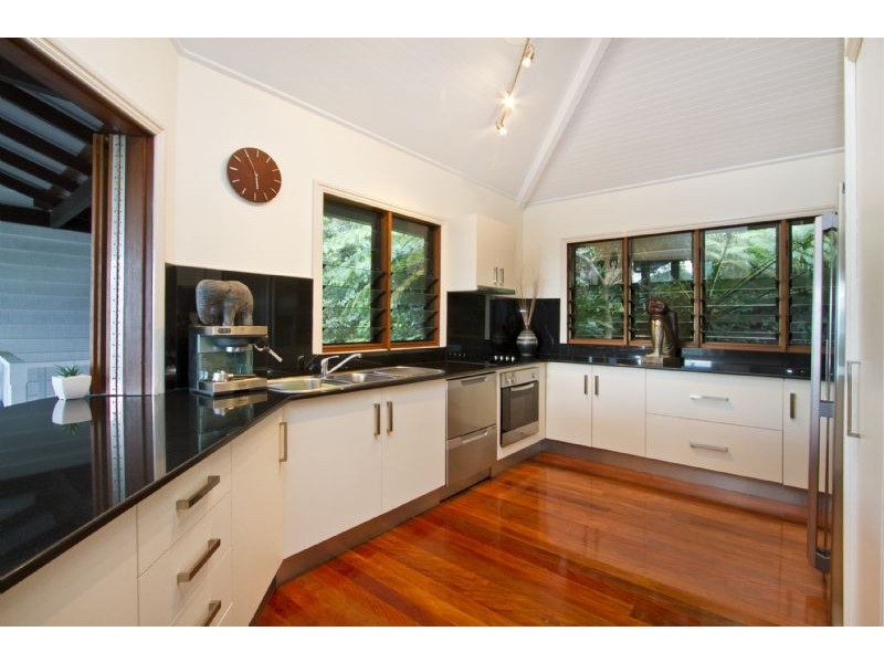 4 Justine Close, Trinity Beach QLD 4879