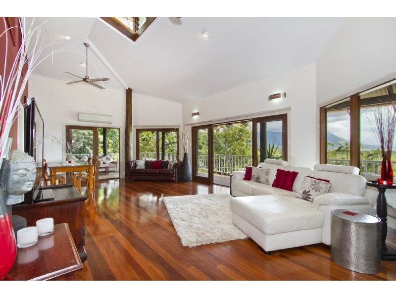 4 Justine Close, Trinity Beach QLD 4879