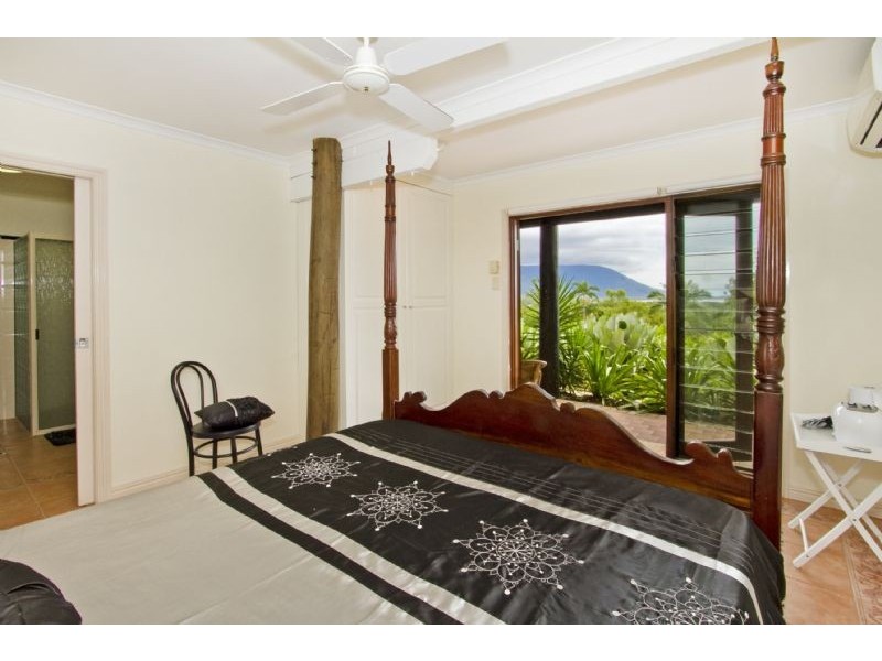 4 Justine Close, Trinity Beach QLD 4879