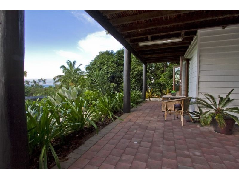 4 Justine Close, Trinity Beach QLD 4879