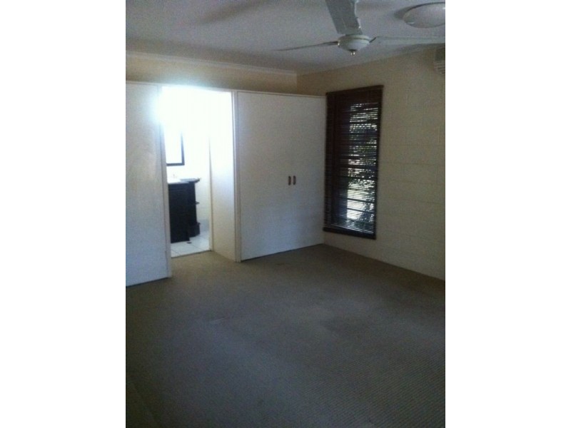 16 Almond Street, Holloways Beach QLD 4878