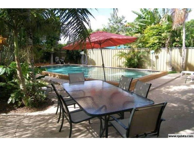 16 Almond Street, Holloways Beach QLD 4878