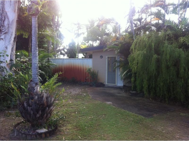 16 Almond Street, Holloways Beach QLD 4878