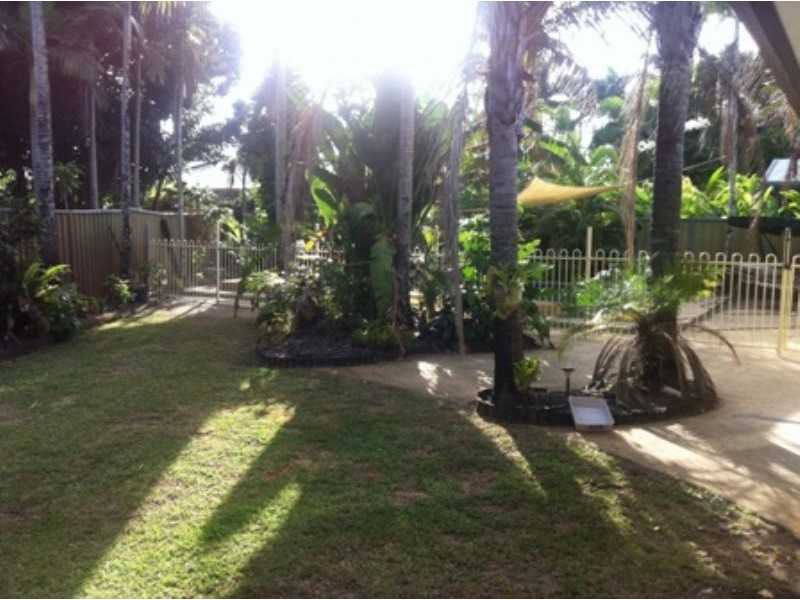 16 Almond Street, Holloways Beach QLD 4878