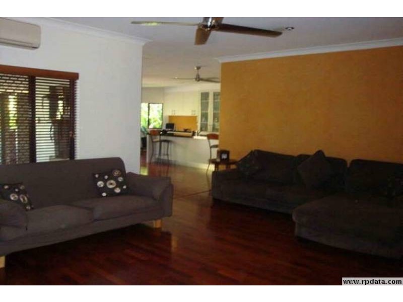 7 Bayu Close, Redlynch QLD 4870