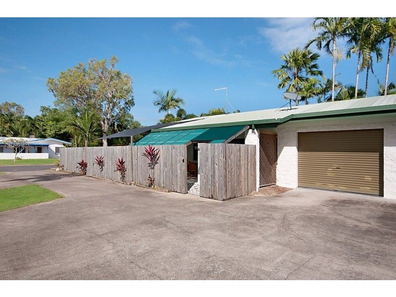 1/10 Tristania Street, Holloways Beach QLD 4878