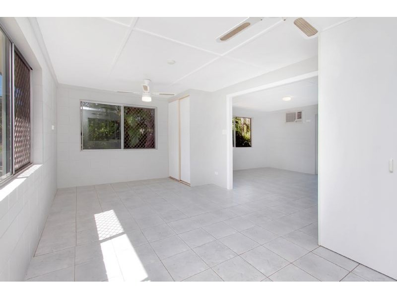 1 Cayley Street, Trinity Beach QLD 4879