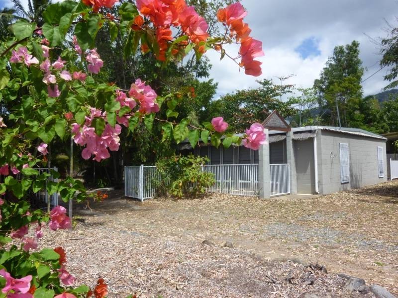 Clifton Beach QLD 4879