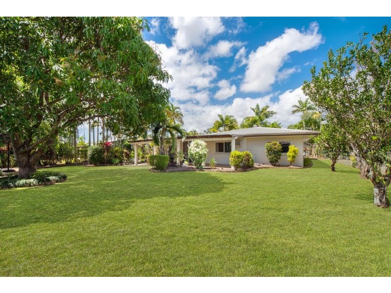 14 Cambrian Avenue, Smithfield QLD 4878